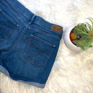 Levi’s Dark women’s shorts